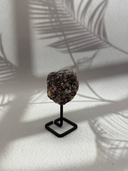 Lepidolith auf Ständer III