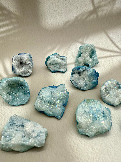 Quarz Geoden - blau gefärbt - Mystery