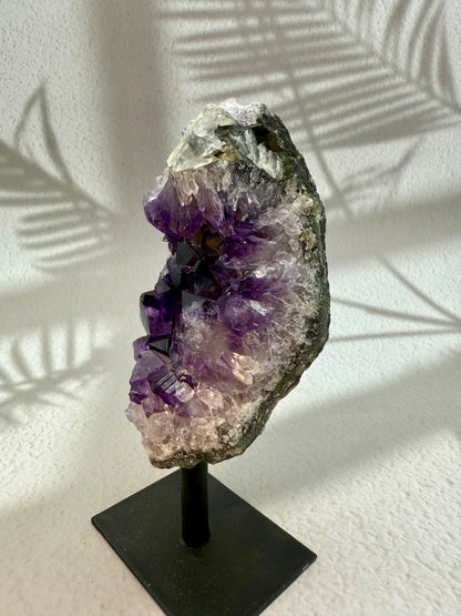 Amethyst Druse auf Ständer - II
