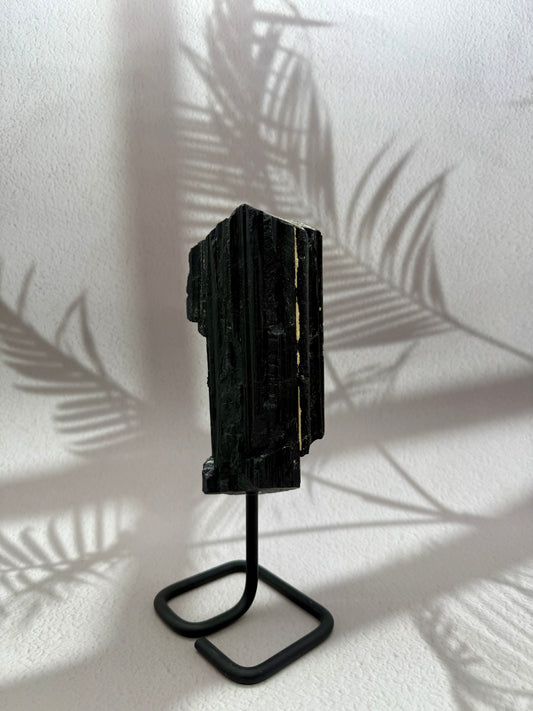 Schwarzer Turmalin auf Ständer II