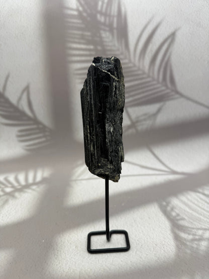 Schwarzer Turmalin X