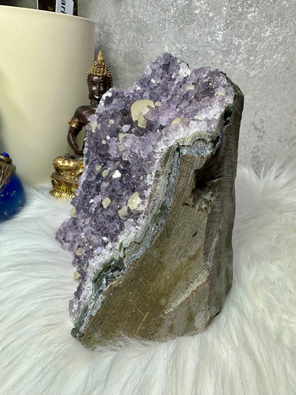Amethyst mit Calcitwürfel
