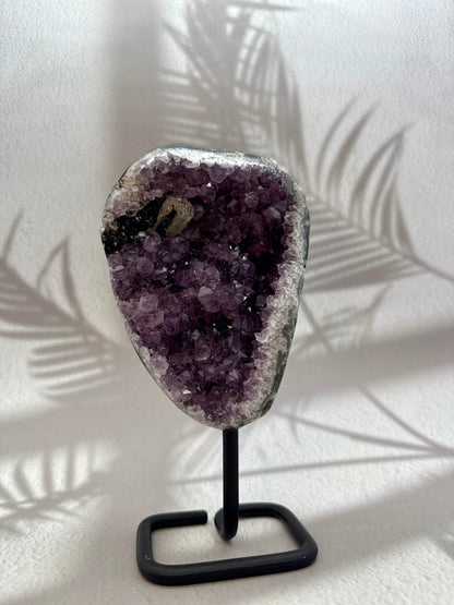 Amethyst auf Ständer IV