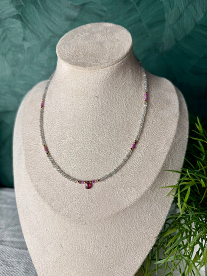 Edelsteinkette „Nuit Royale“ Labradorit, Rubin & Granat, 925 Silber, 18K vergoldet