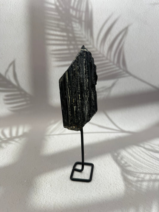 Schwarzer Turmalin X