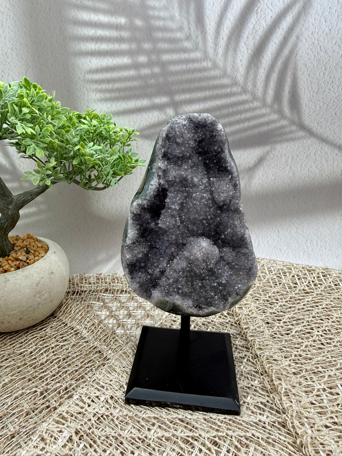 Amethyst grau/lila auf Ständer I