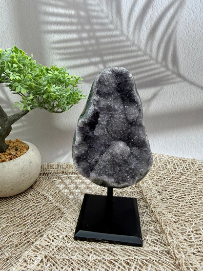 Amethyst grau/lila auf Ständer I