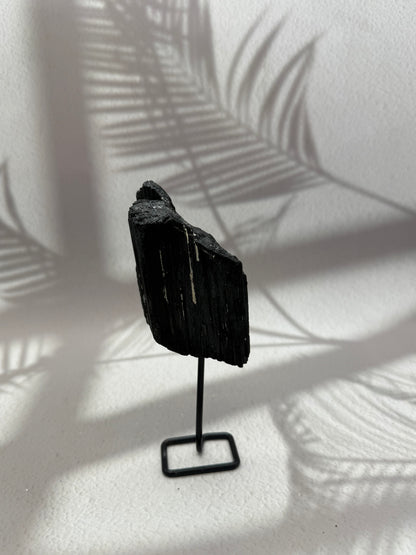 Schwarzer Turmalin auf Ständer II