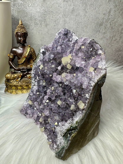 Amethyst mit Calcitwürfel