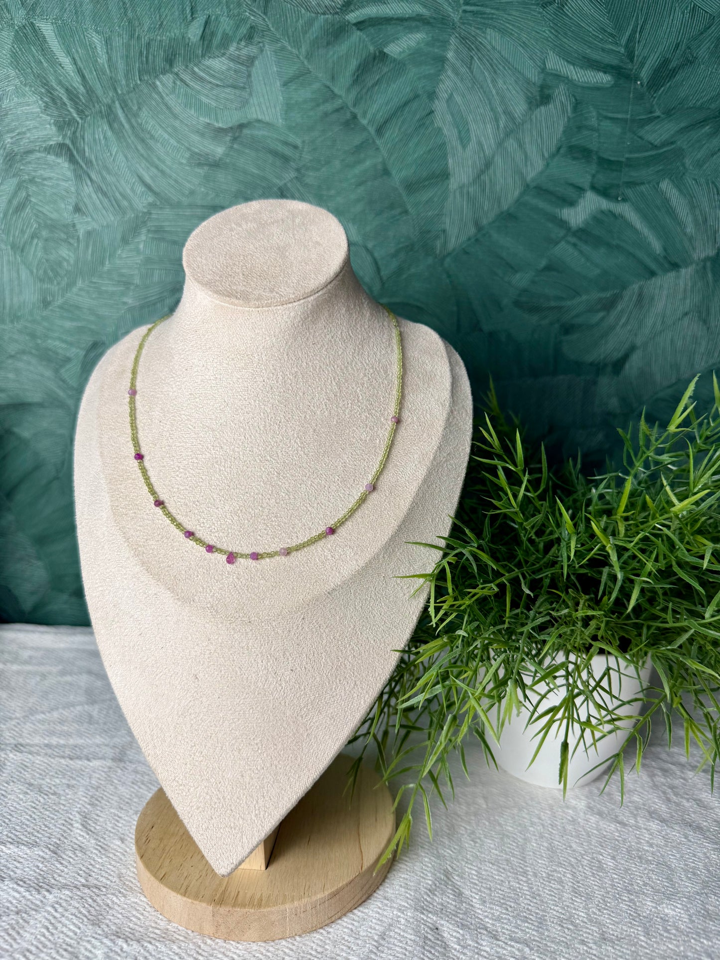 Edelsteinkette „Éclat Jardin“ Peridot, Rubin & Bunter Turmalin, 925 Silber, 18K vergoldet