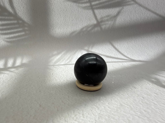 Schwarze Turmalin Kugel