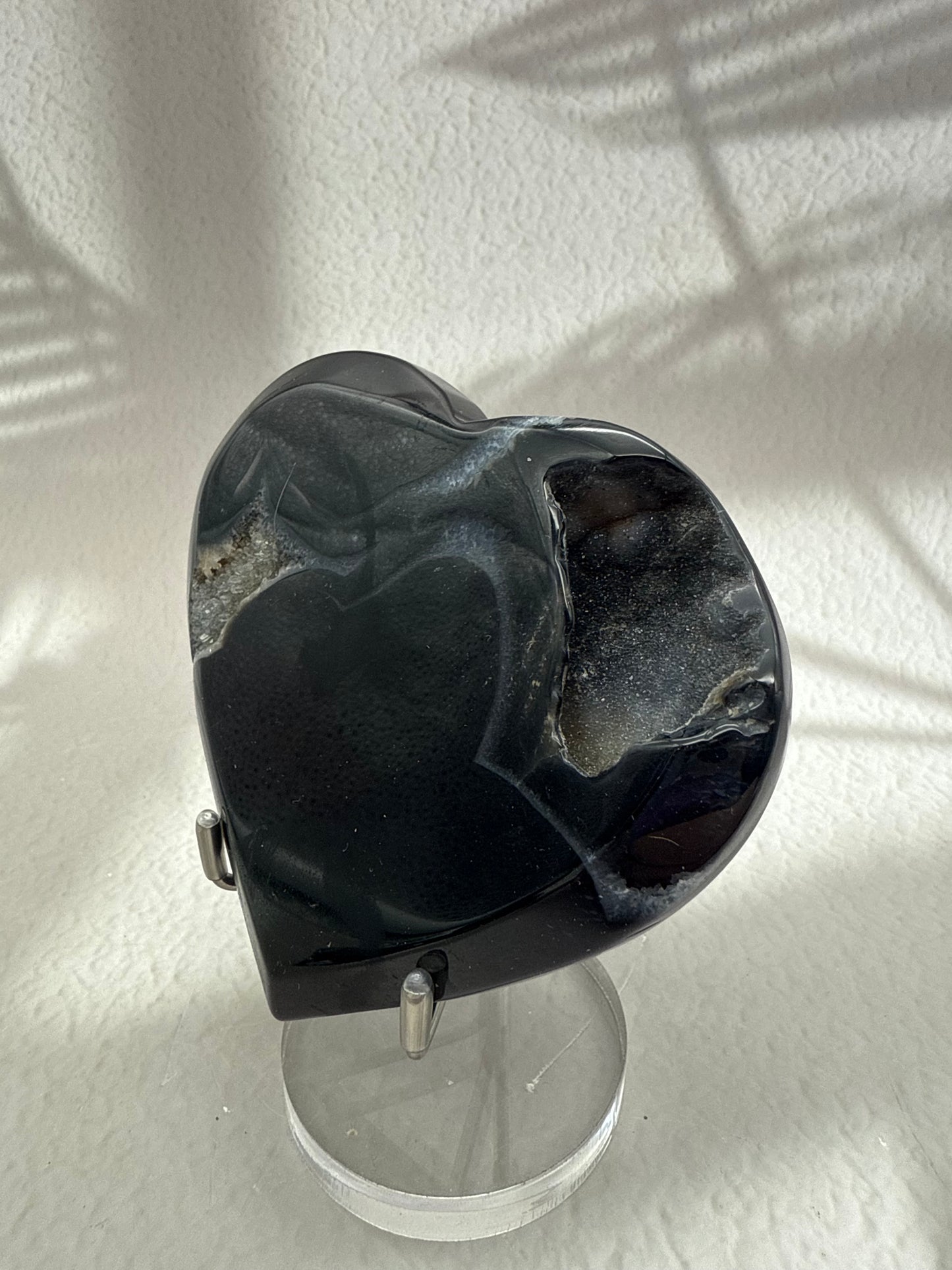 Schwarzes Achat Herz auf Ständer II