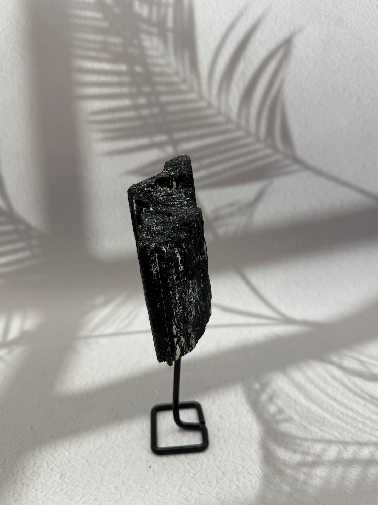 Schwarzer Turmalin auf Ständer II