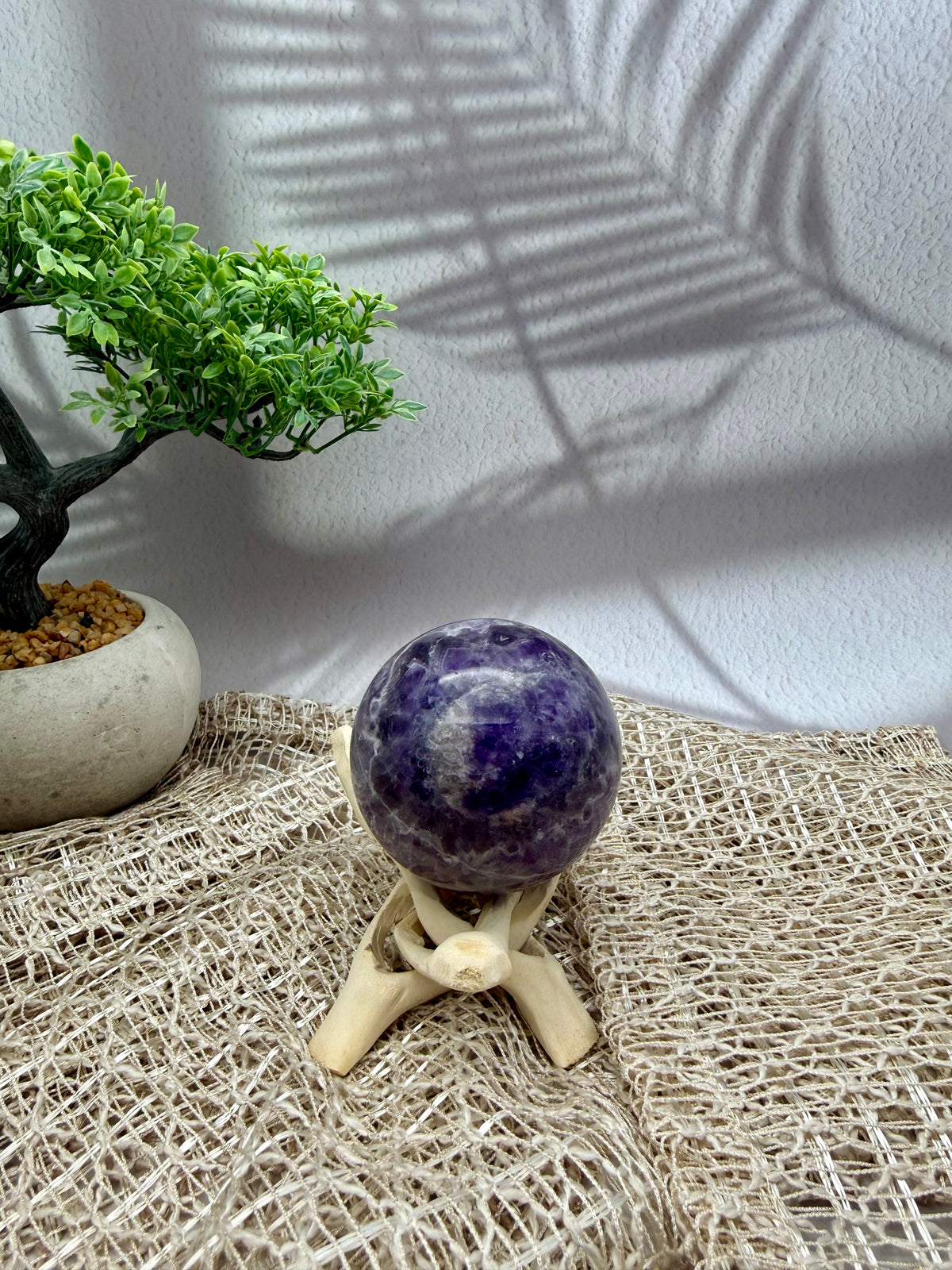 Chevron Amethyst Kugel - III
