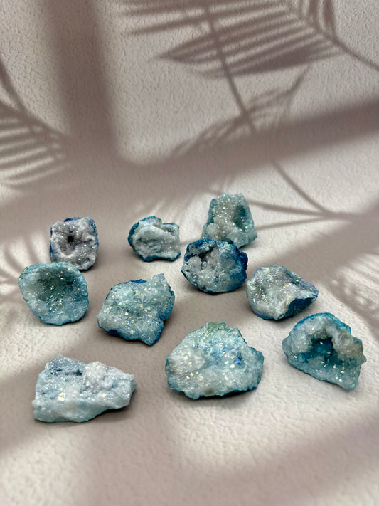 Quarz Geoden - blau gefärbt - Mystery