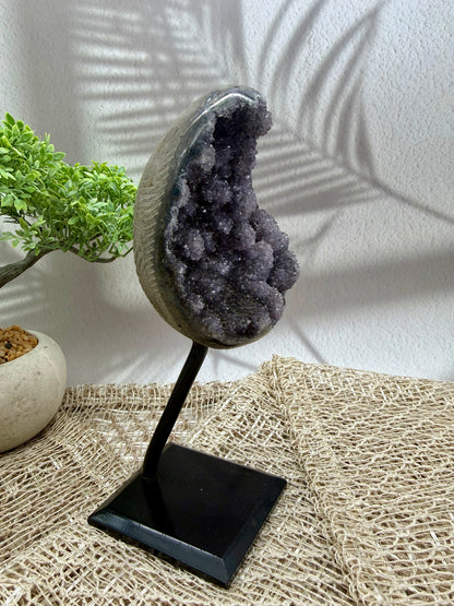 Amethyst auf Ständer - lila