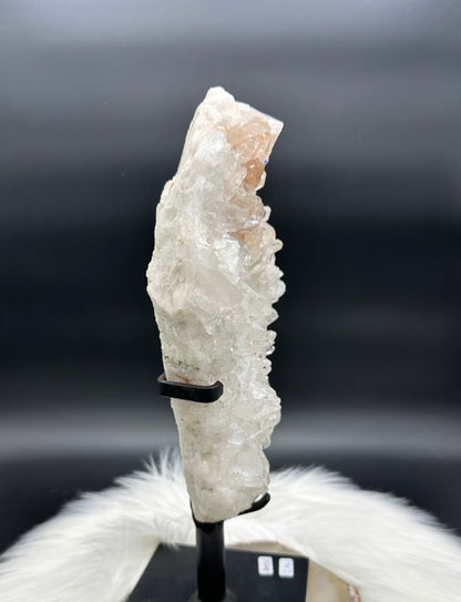 Bergkristall auf Ständer IV