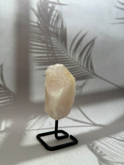 Rosenquarz auf Ständer