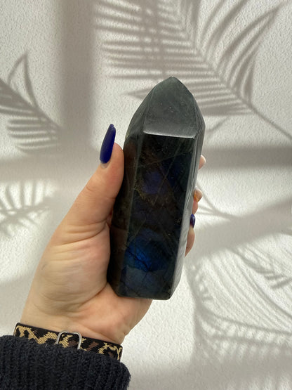 Labradorit Turm - Blaues Farbspiel