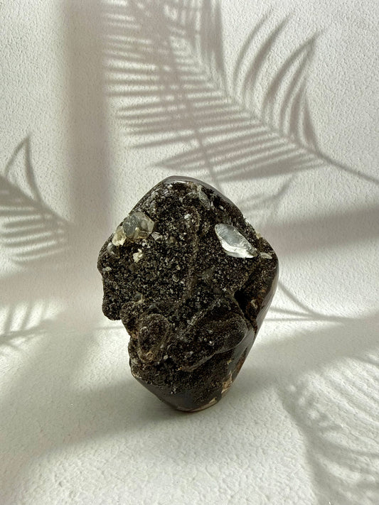 Septarie Freiform mit Calcitspitzen