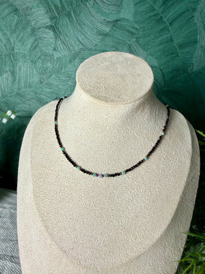 Edelsteinkette „Noir Éclat Tricolore“ Spinell, Aquamarin & Granat, 925 Silber, 18K vergoldet