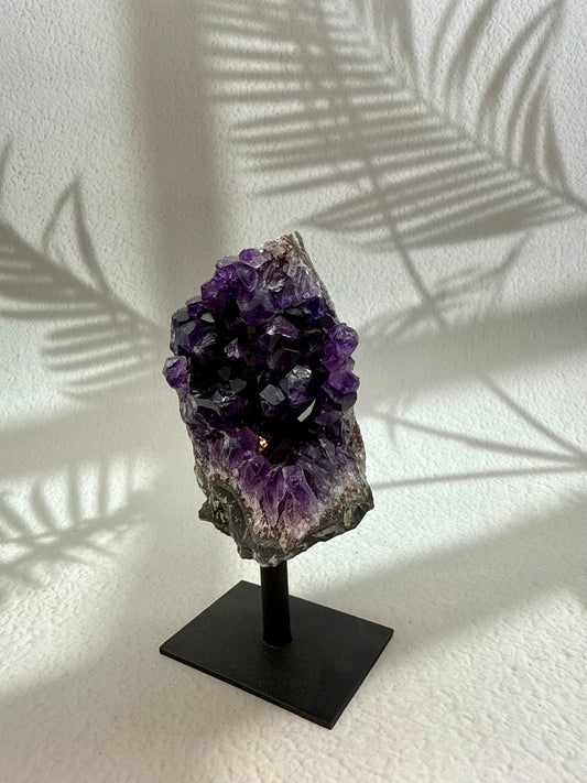 Amethyst Druse auf Ständer - III