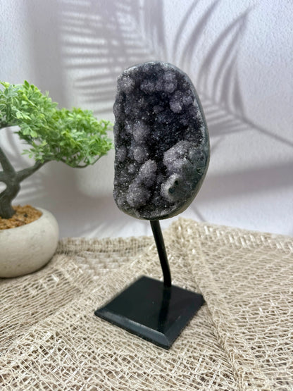 Amethyst auf Ständer - lila