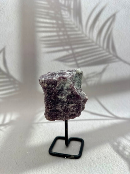 Lepidolith auf Ständer I