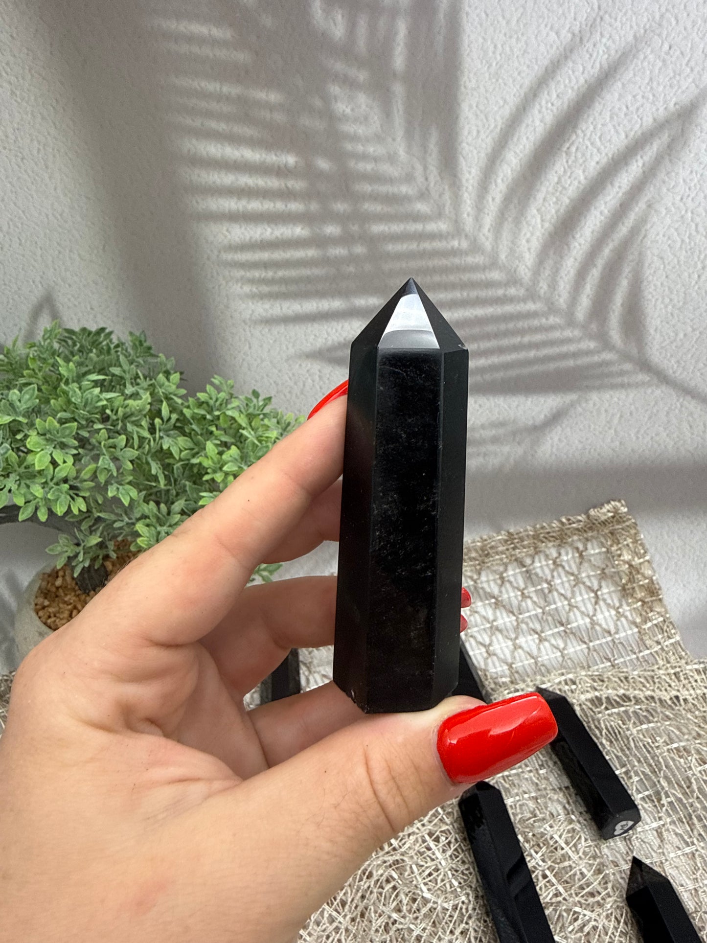Schwarzer Obsidian Turm