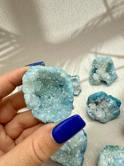 Quarz Geoden - blau gefärbt - Mystery
