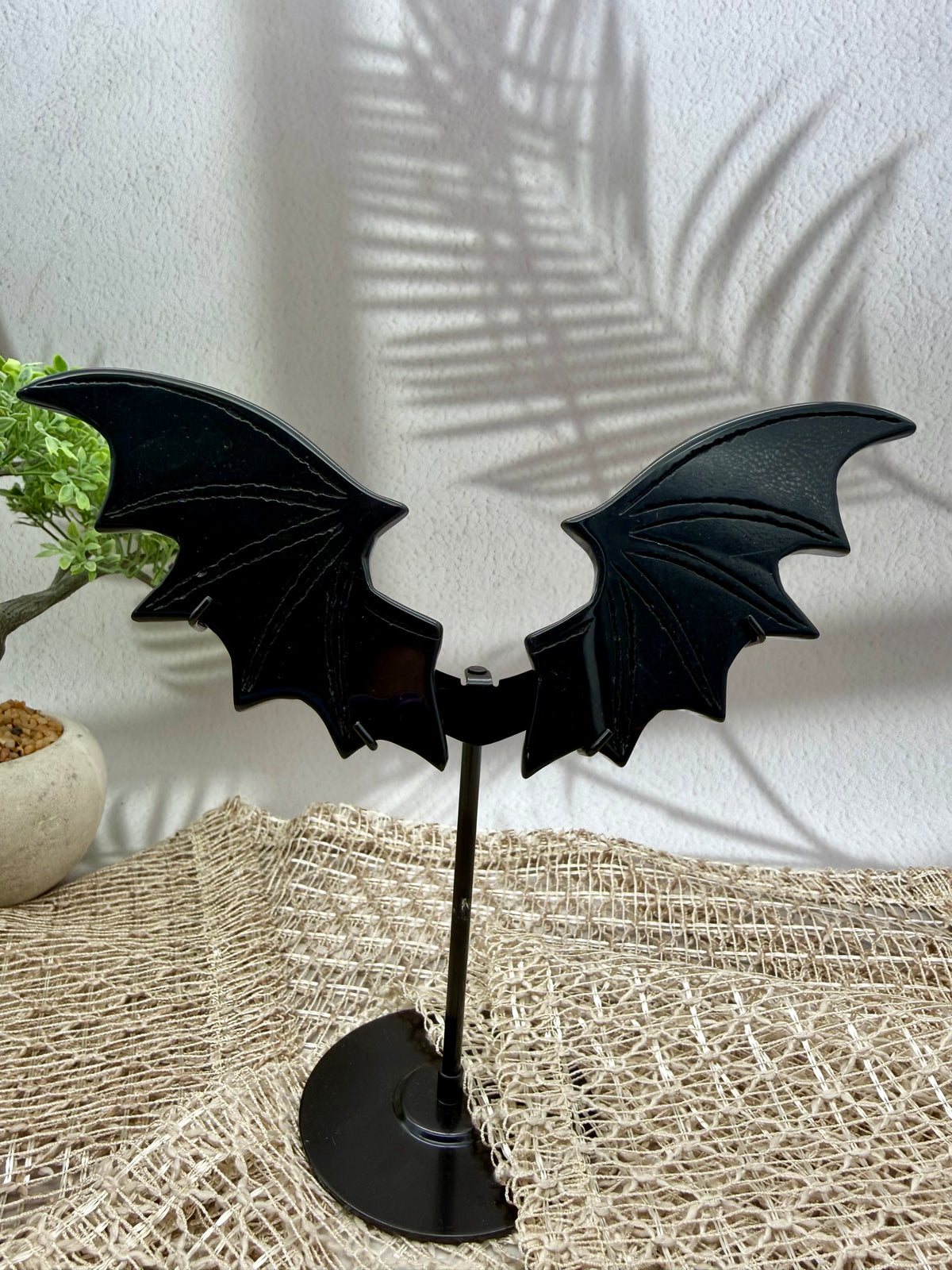 Obsidian Fledermaus Flügel auf Ständer