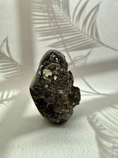 Septarie Freiform mit Calcitspitzen