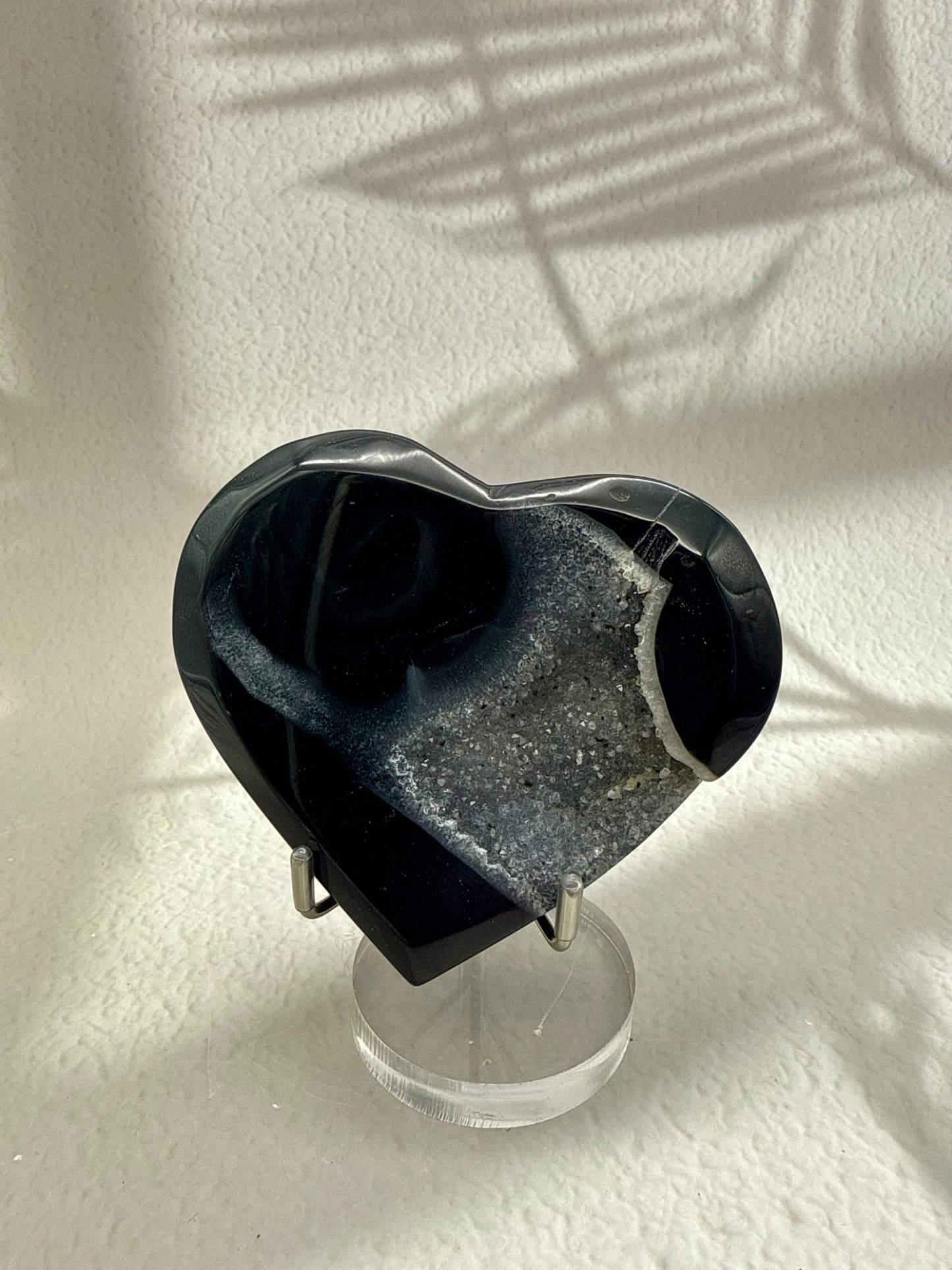 Schwarzes Achat Herz auf Ständer I