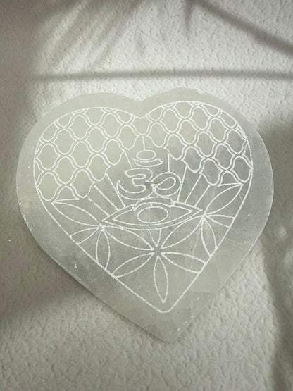 Selenit Ladeplatte in Herzform