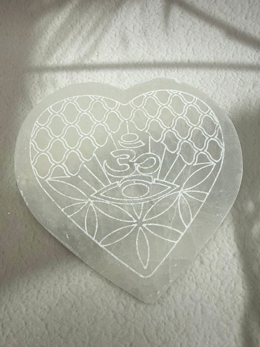 Selenit Ladeplatte in Herzform