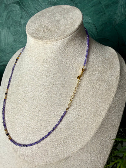 Edelsteinkette „Luna Amara“ – Amethyst, Lapislazuli & Mondstein, 925 Silber, 18K vergoldet