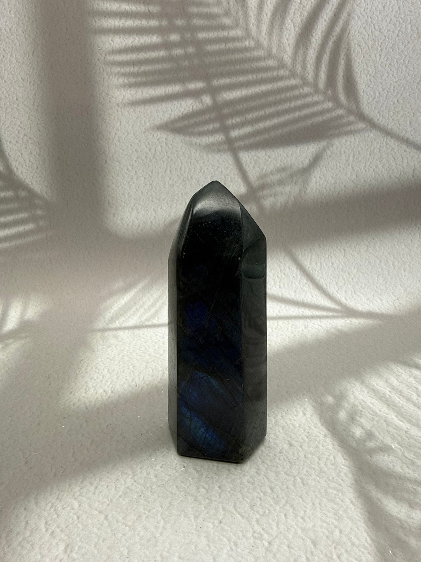 Labradorit Turm - Blaues Farbspiel