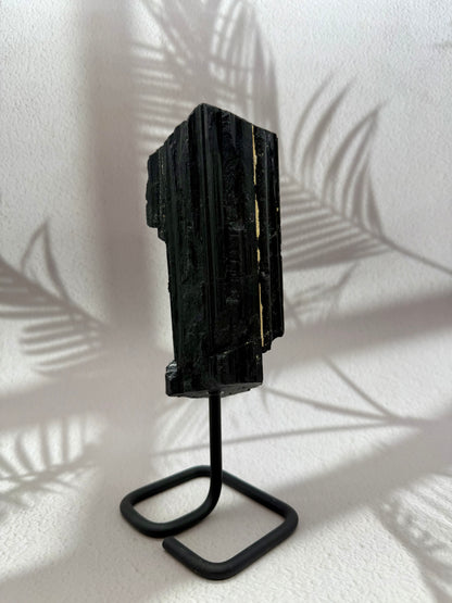 Schwarzer Turmalin auf Ständer II