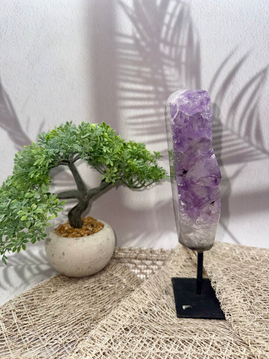 Amethyst auf Ständer