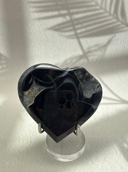 Schwarzes Achat Herz auf Ständer II