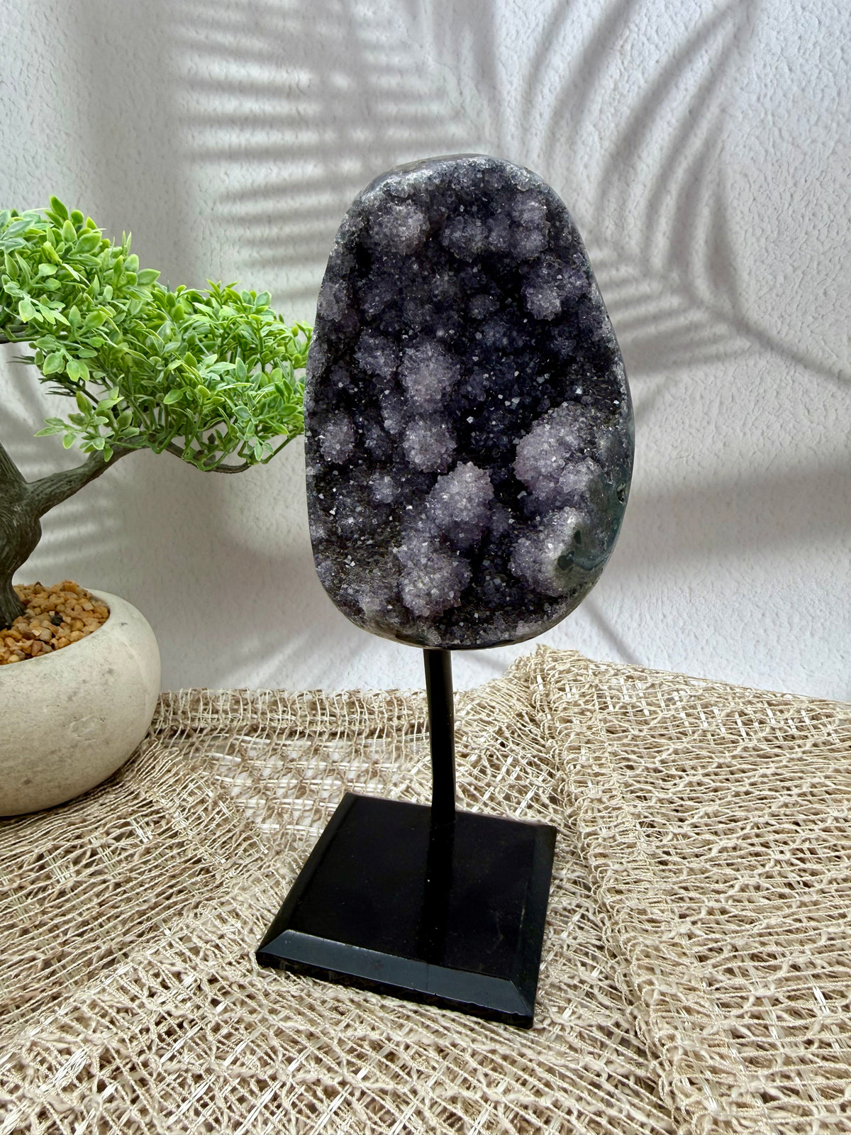 Amethyst auf Ständer - lila