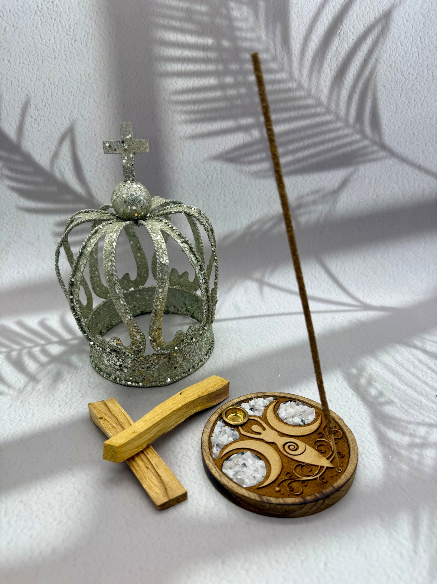 Räucherstäbchen und Kegel Halter