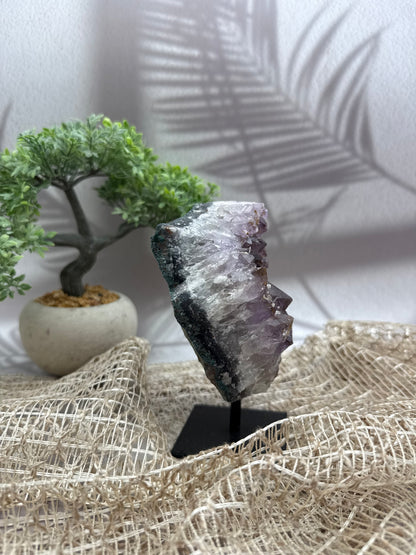 Amethyst mit Calcit - III