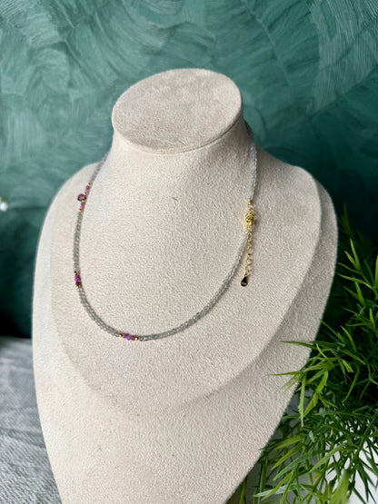 Edelsteinkette „Nuit Royale“ Labradorit, Rubin & Granat, 925 Silber, 18K vergoldet