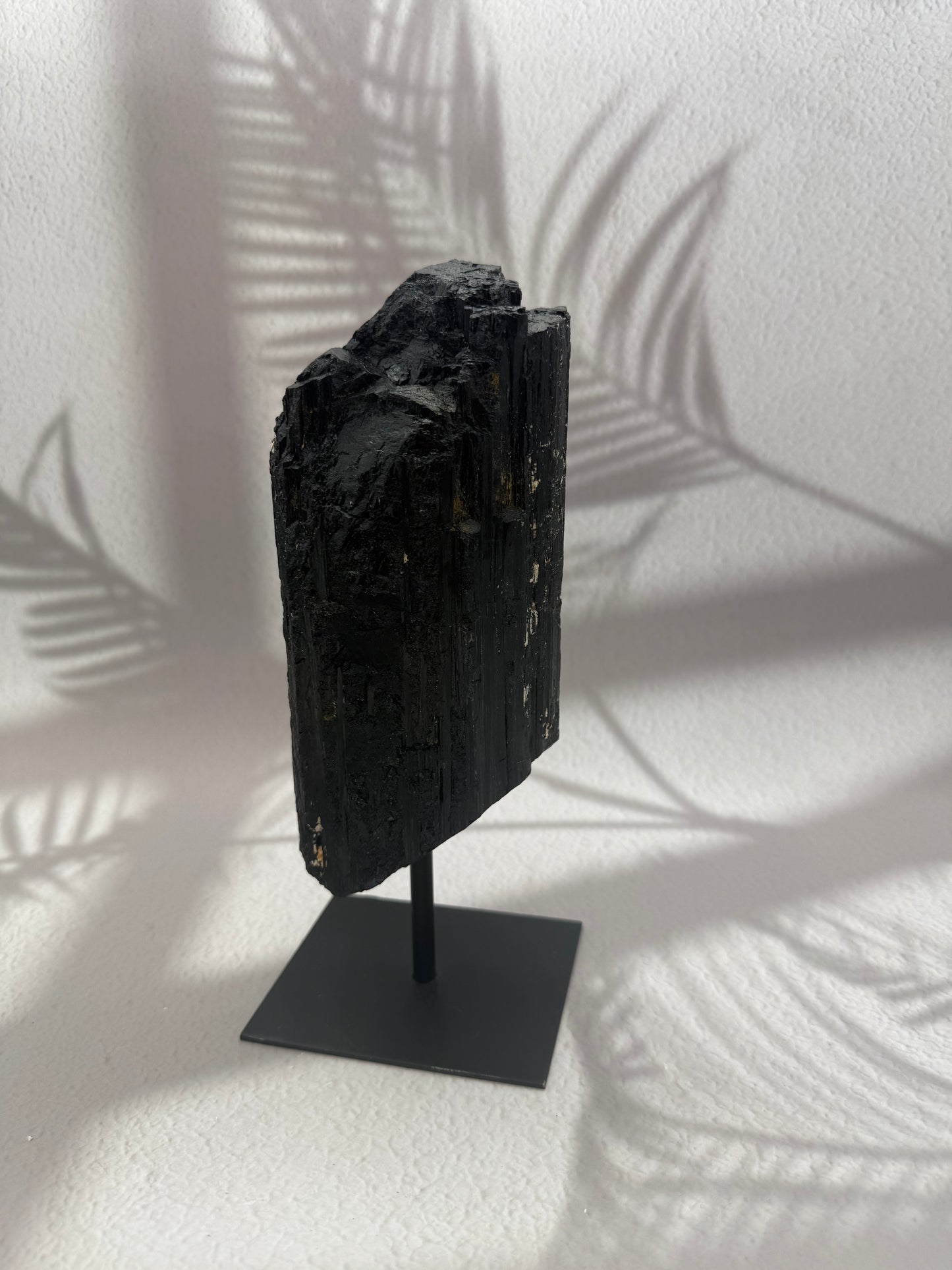 Schwarzer Turmalin auf Ständer III