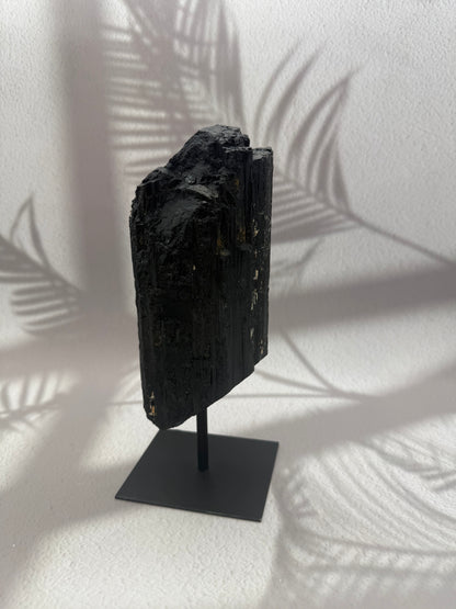 Schwarzer Turmalin auf Ständer III