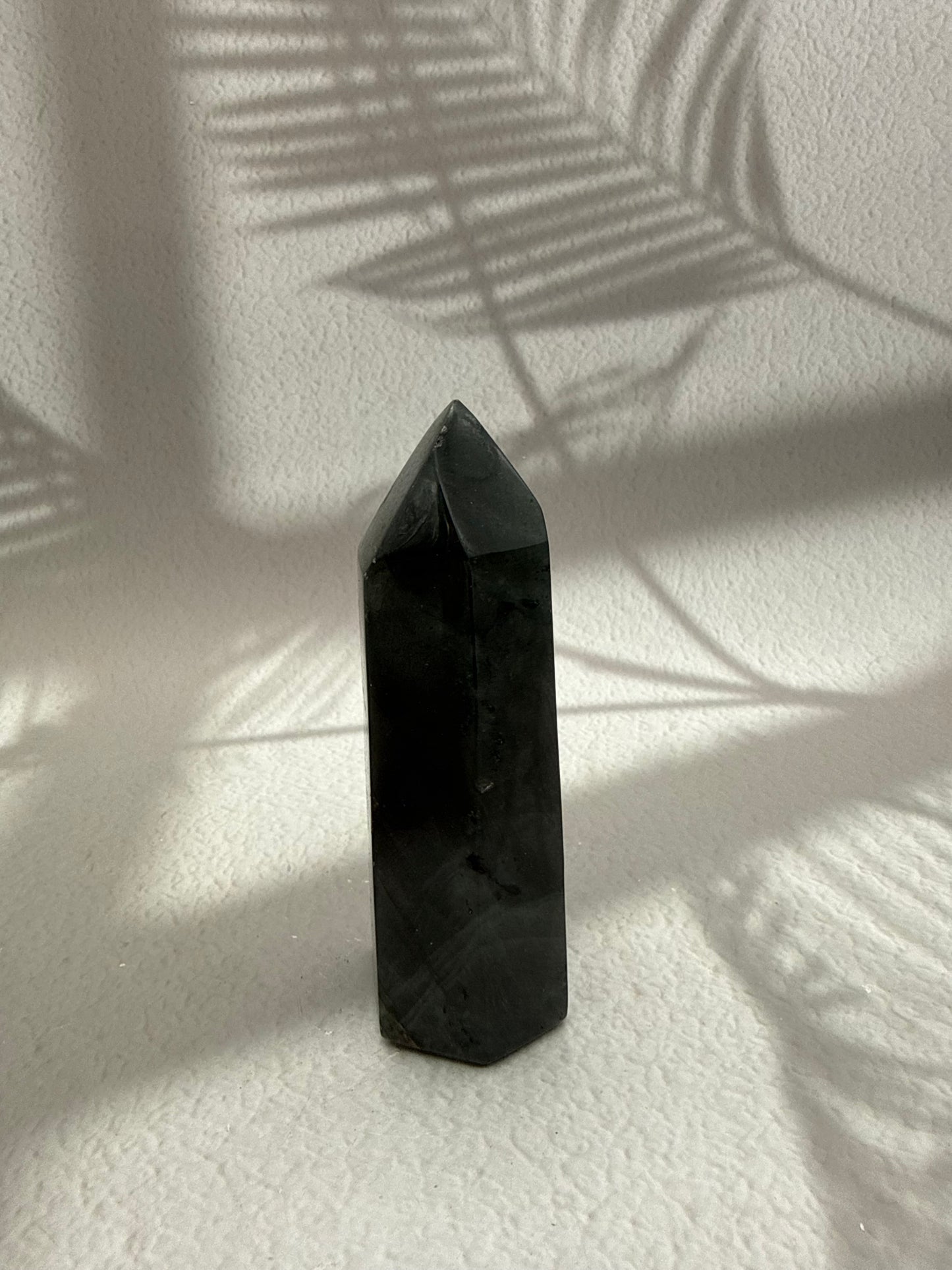 Labradorit Turm - Blaues Farbspiel