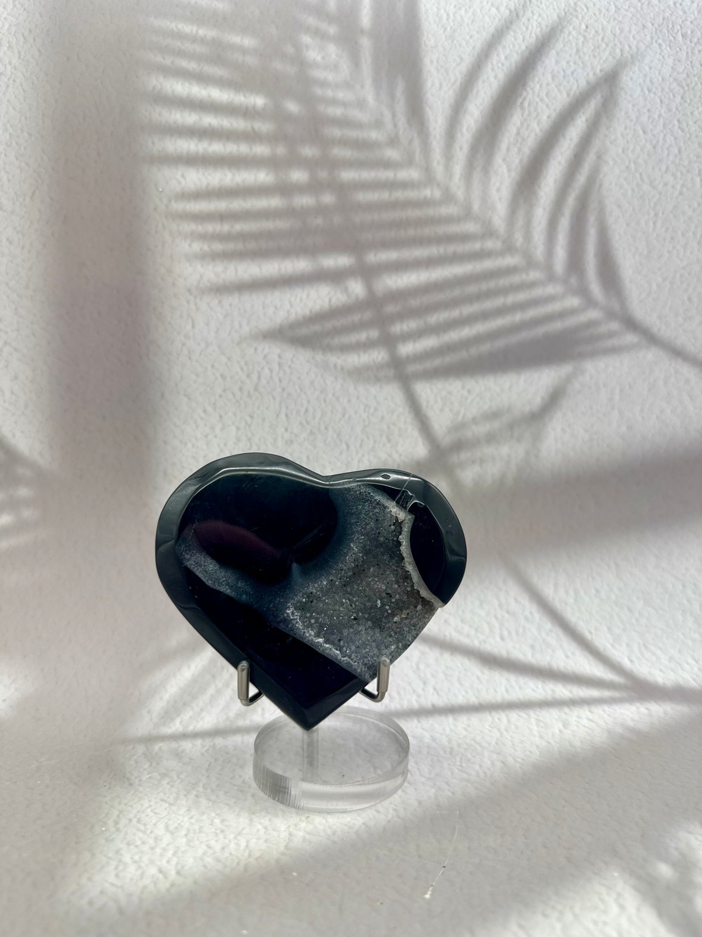 Schwarzes Achat Herz auf Ständer I