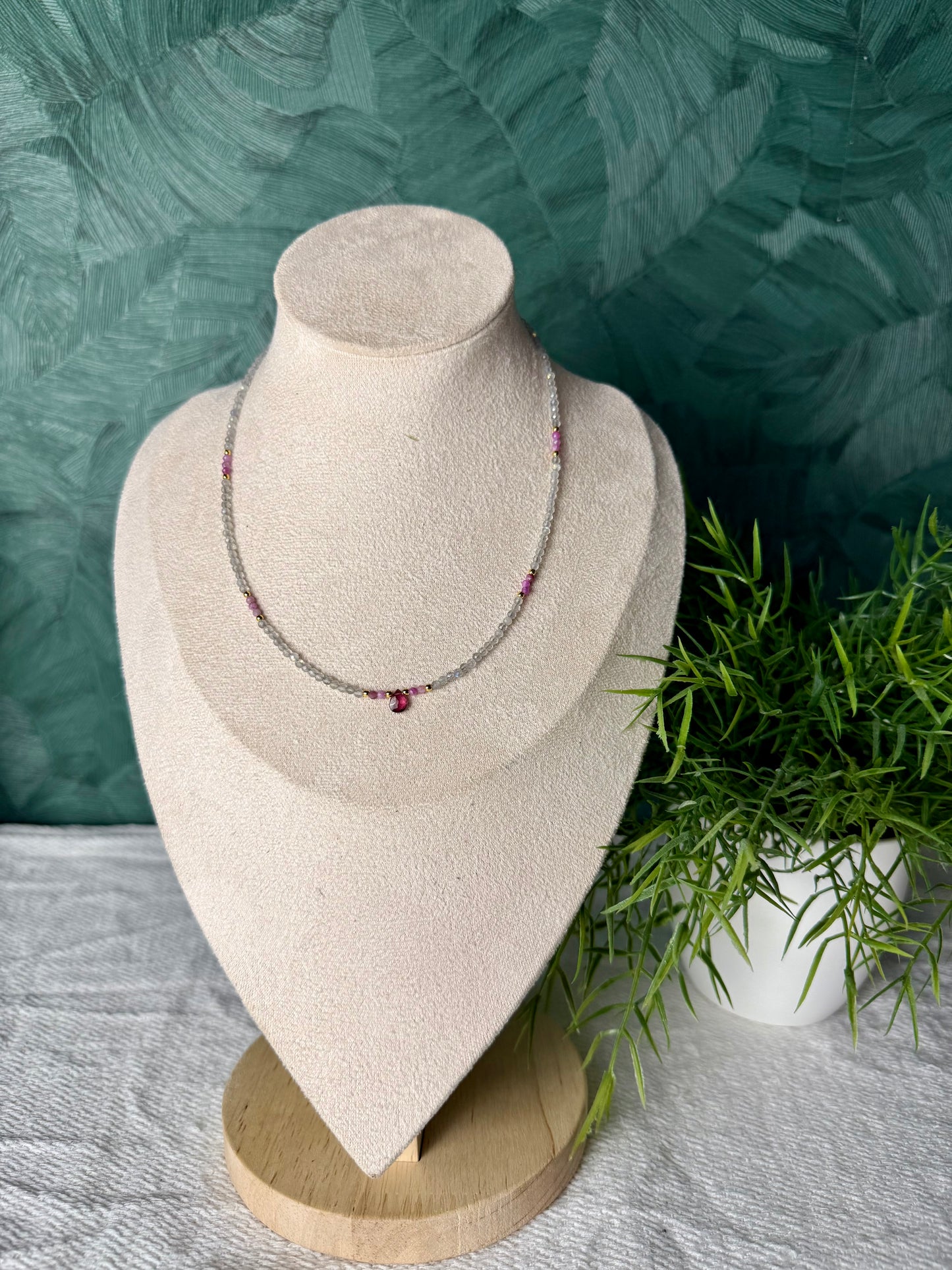 Edelsteinkette „Nuit Royale“ Labradorit, Rubin & Granat, 925 Silber, 18K vergoldet